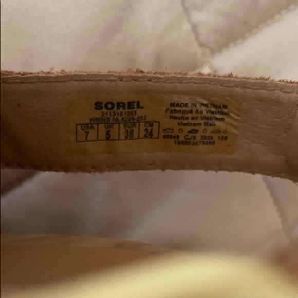 Sorel Women's Brown Mules with Gold Accents size 7. - Picture 6 of 7